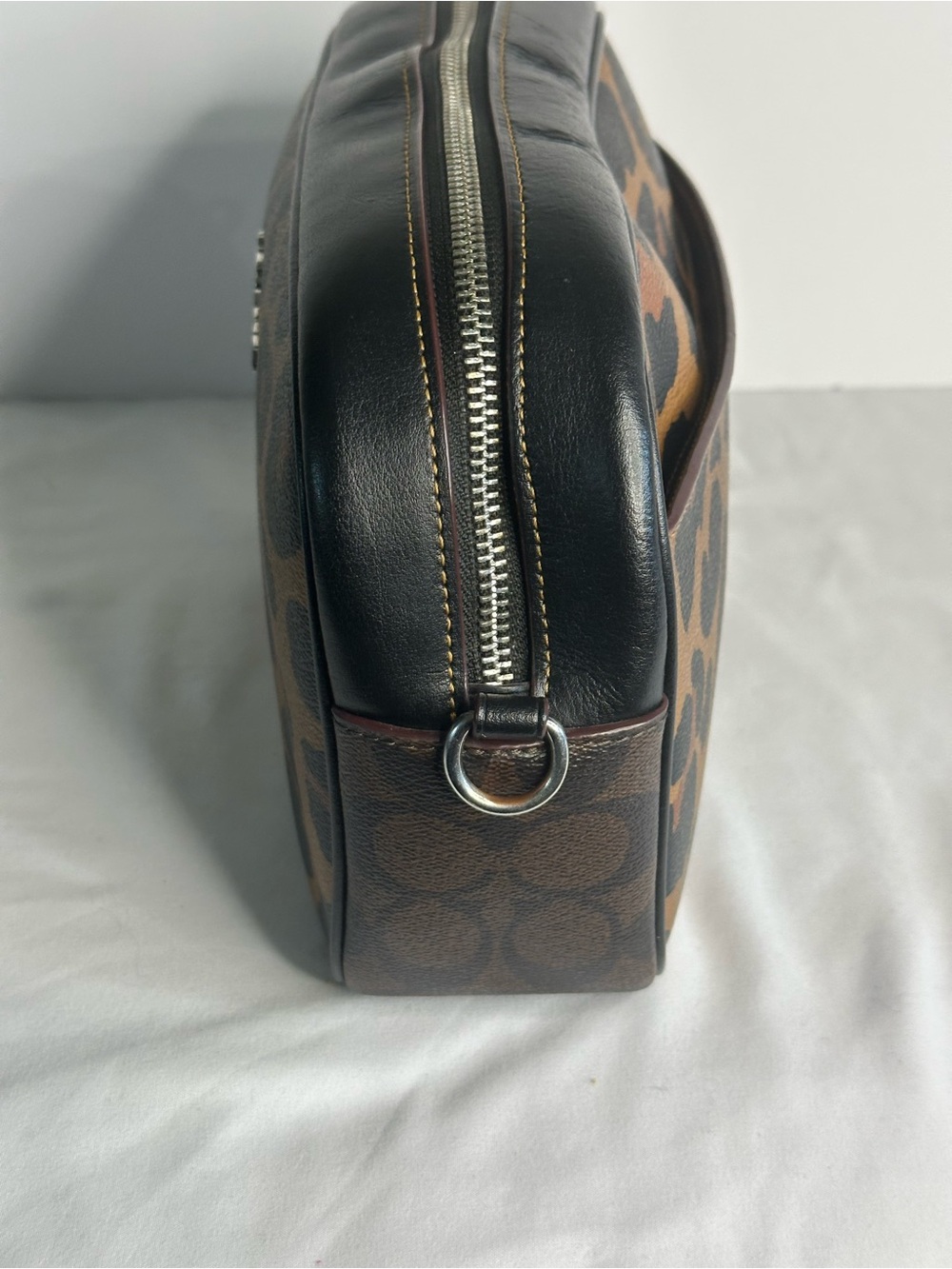 Coach Jamie Leopard Print Camera Bag in Two-Tone Signature Canvas - Picture 3 of 11